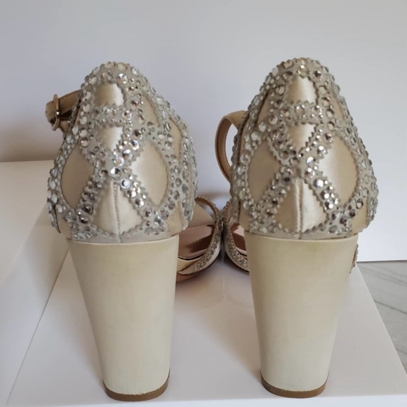 Badgley Mischka Kelly Chunky Heel Pump Ivory Size 8 - Picture 5 of 13